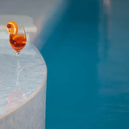 Athina فيلة Ambrami